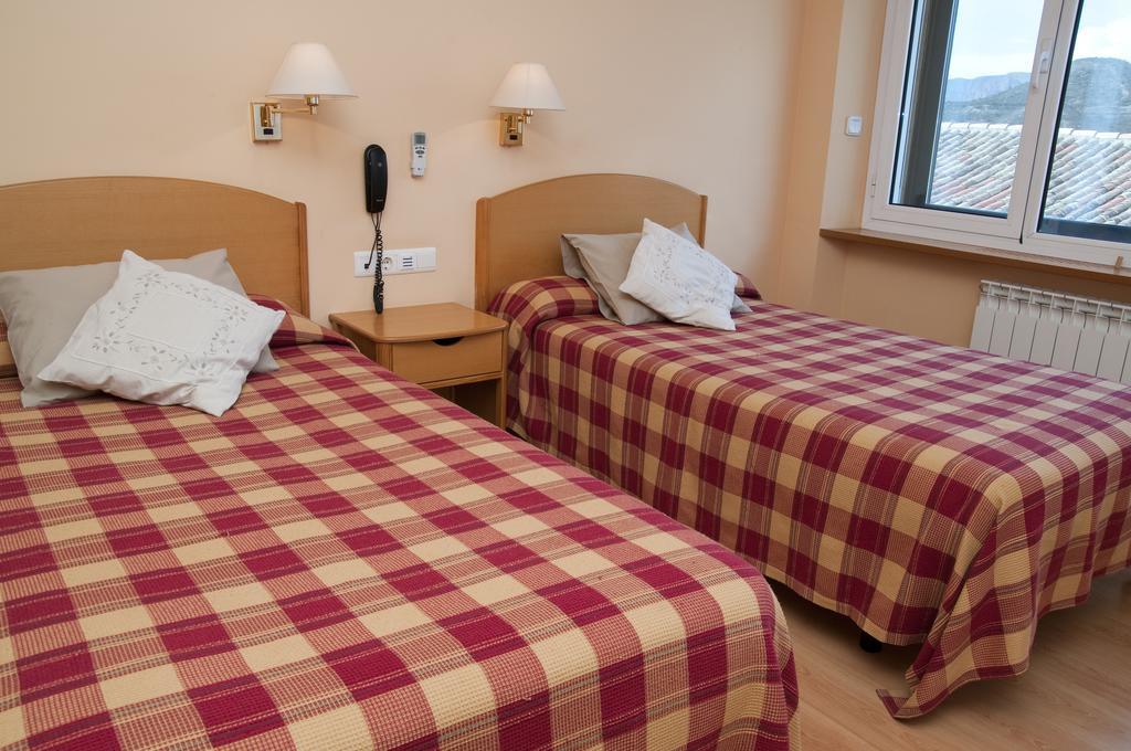 Hotel Villa de Ayerbe Eksteriør billede
