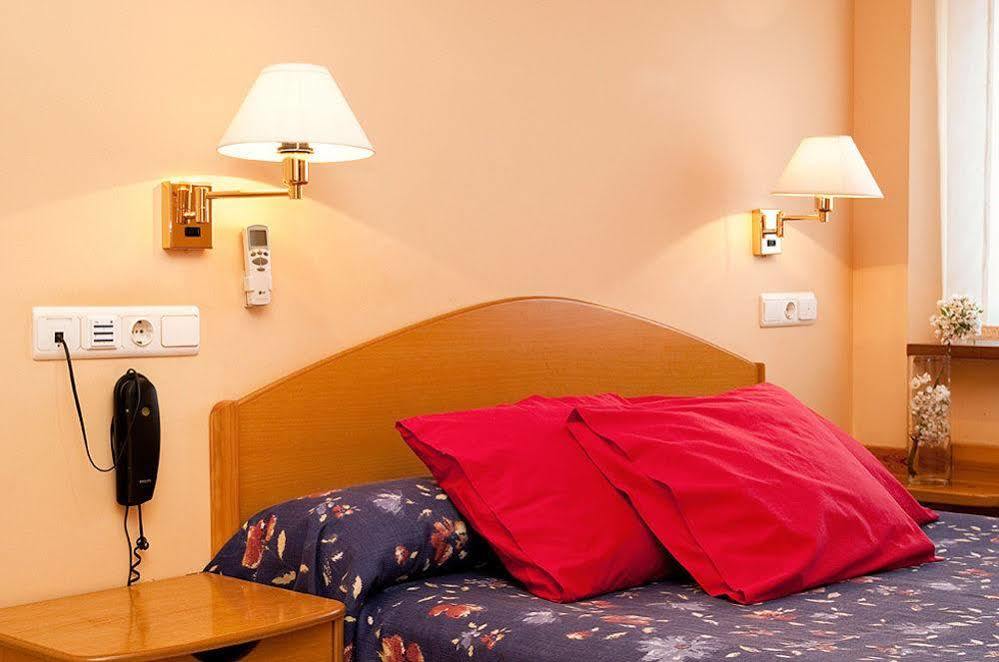 Hotel Villa de Ayerbe Eksteriør billede