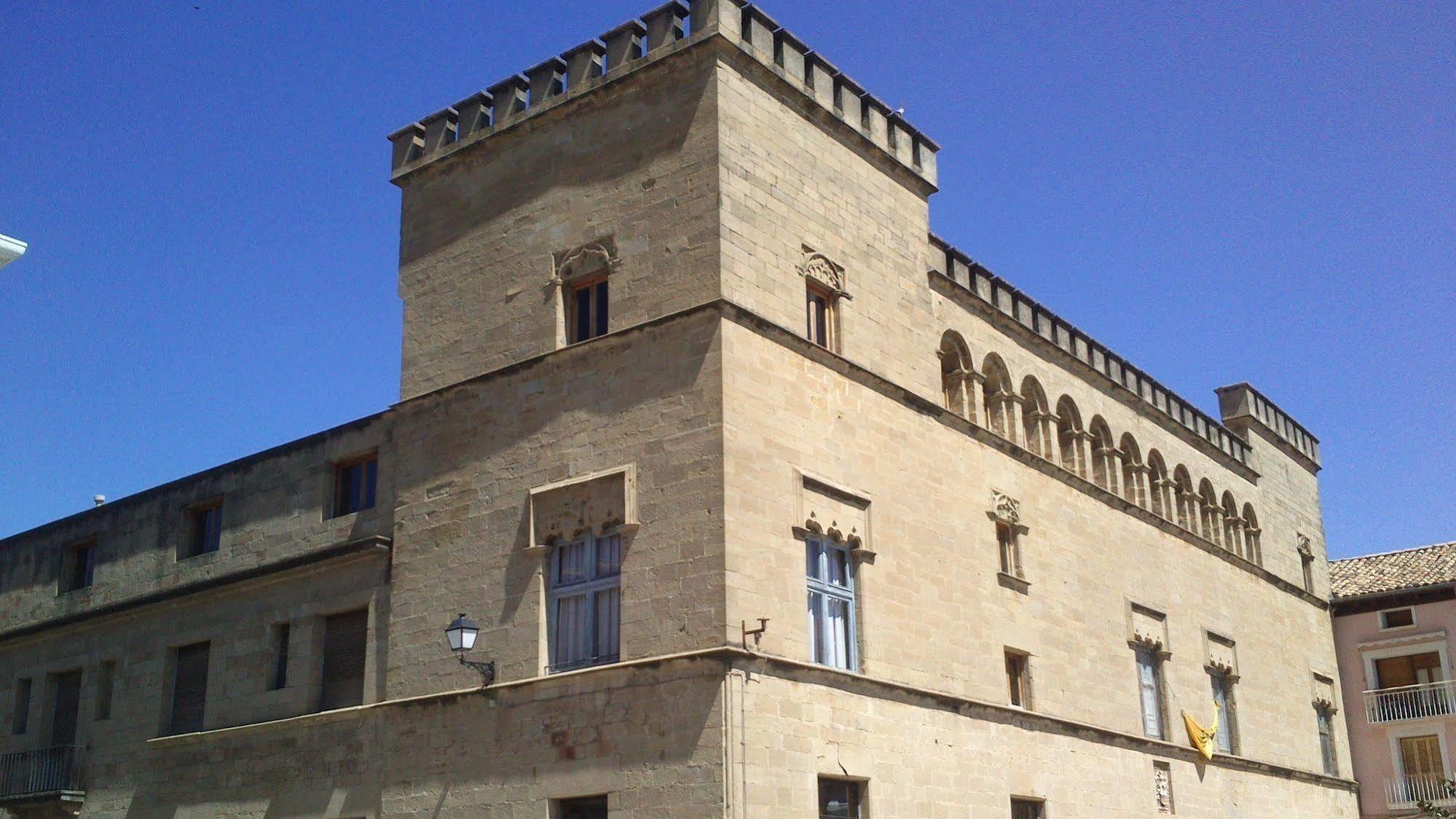 Hotel Villa de Ayerbe Eksteriør billede